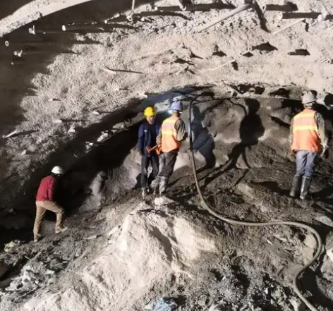 阜康拱顶带模注浆料的施工流程及注意事项